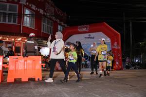 BIB: 355
                            <button type="button" onclick="openModal(26263612)" class="btn btn-primary btn-sm float-right btn-popup" data-toggle="modal" data-target=".modal-high-quality">
                        <i class="fas fa-shopping-cart"></i> Add to Cart
                    </button>
                                            <button type="button" onclick="isThisMe(26263612, true)" class="btn btn-success btn-sm float-right btn-popup btn-isme hidden" data-toggle="tooltip" data-placement="bottom" title="นี่คือรูปของคุณใช่ไหม คลิกที่นี่เพื่อเอาเข้าอัลบั้ม">
                        <i class="fas fa-plus"></i> Add to album
                    </button>
                    <button type="button" onclick="isThisMe(26263612, false)" class="btn btn-warning btn-sm float-right btn-popup btn-isnotme hidden">
                        <i class="fas fa-ban"></i> Remove from album
                    </button>